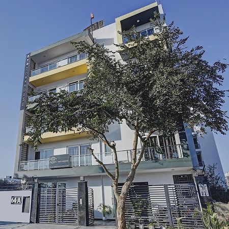 Super Townhouse Tipsyy Near Bestech Central Square Mall คูร์เคาน์ ภายนอก รูปภาพ