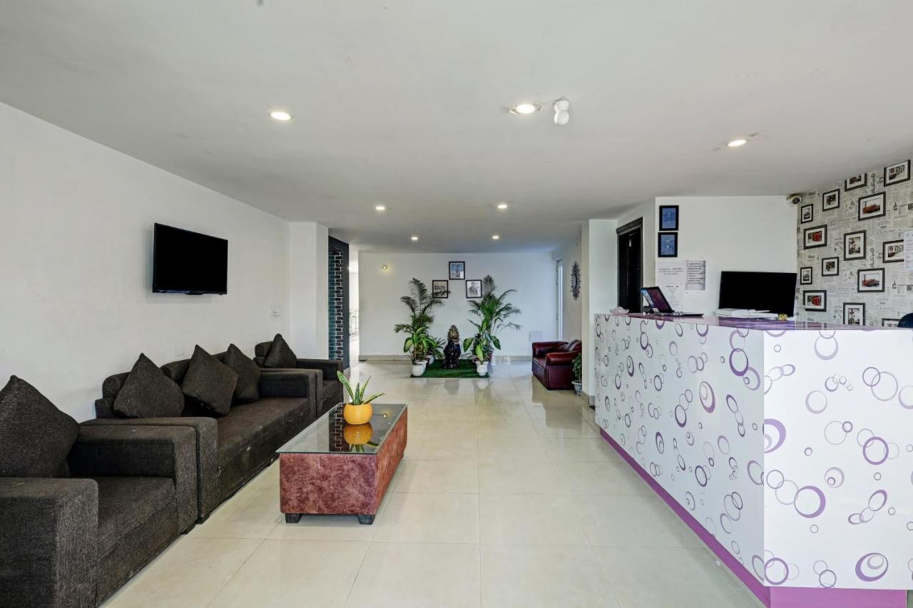 Super Townhouse Tipsyy Near Bestech Central Square Mall คูร์เคาน์ ภายนอก รูปภาพ