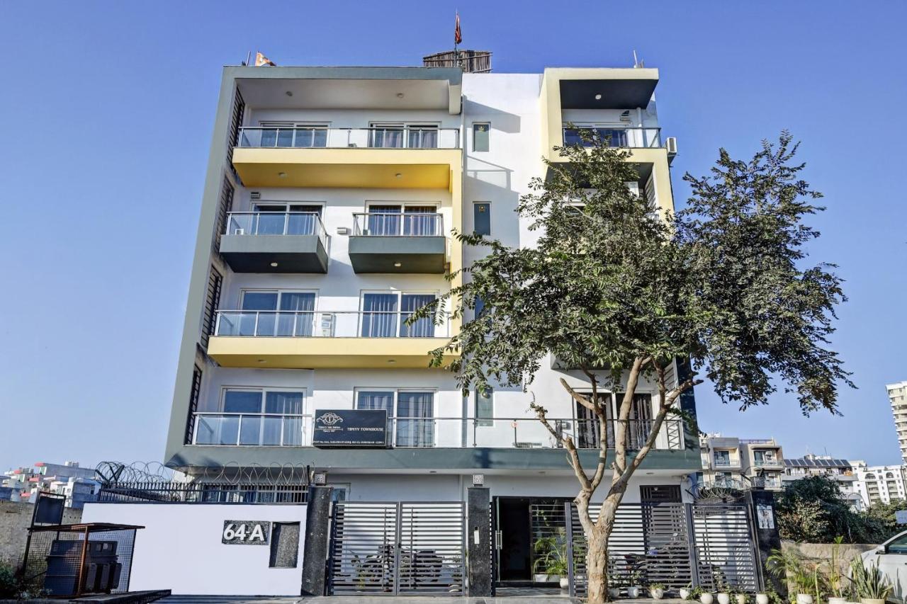 Super Townhouse Tipsyy Near Bestech Central Square Mall คูร์เคาน์ ภายนอก รูปภาพ