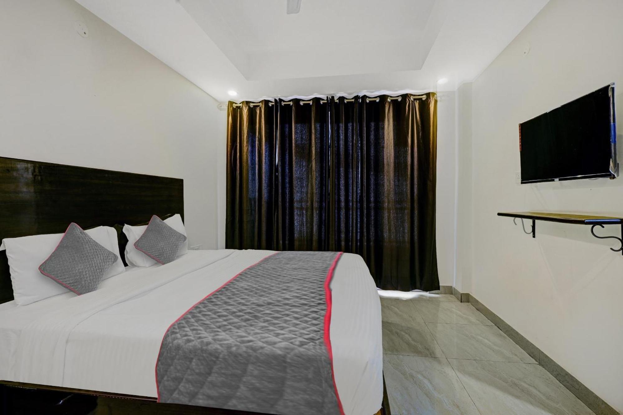 Super Townhouse Tipsyy Near Bestech Central Square Mall คูร์เคาน์ ภายนอก รูปภาพ