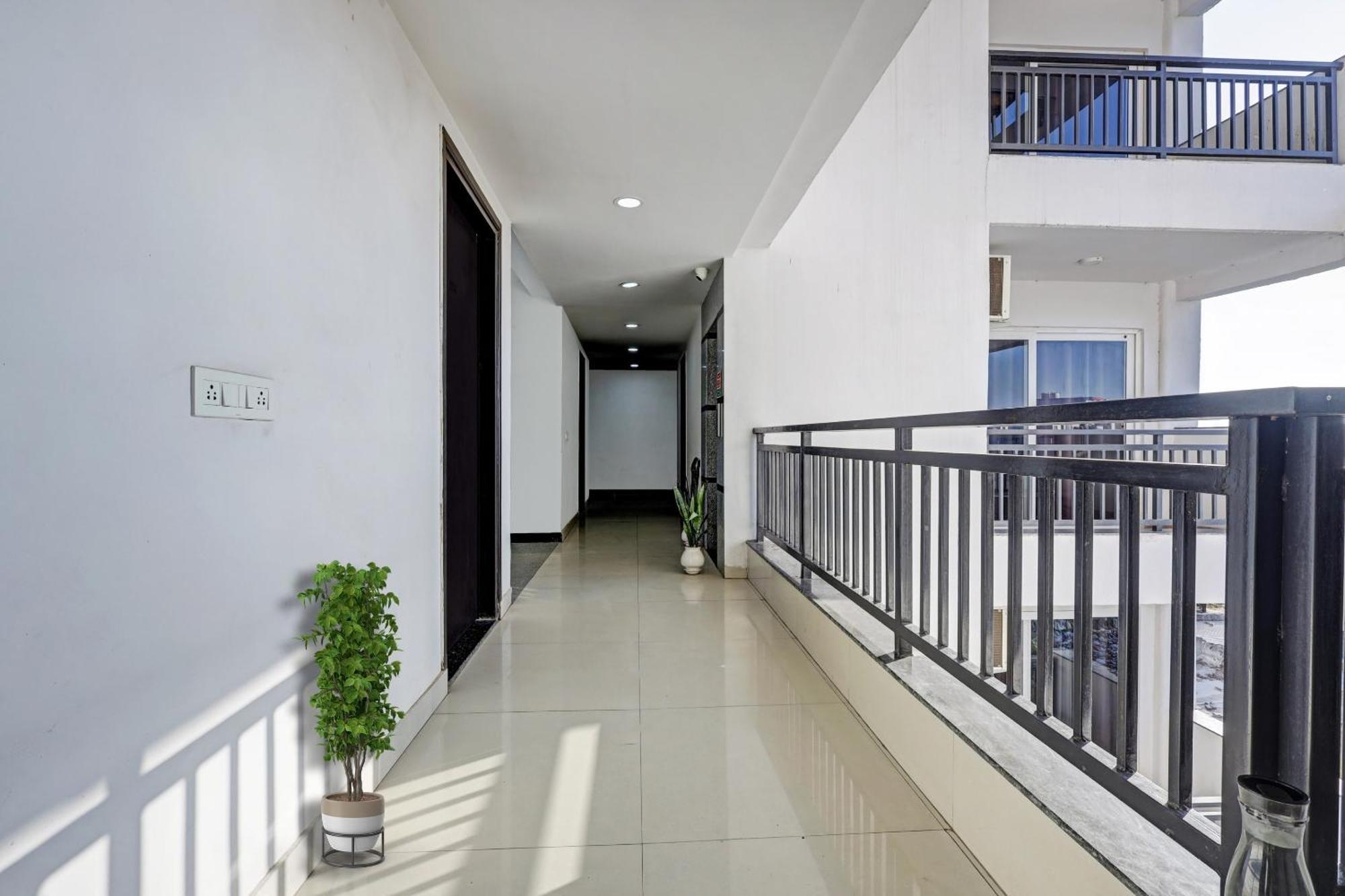 Super Townhouse Tipsyy Near Bestech Central Square Mall คูร์เคาน์ ภายนอก รูปภาพ