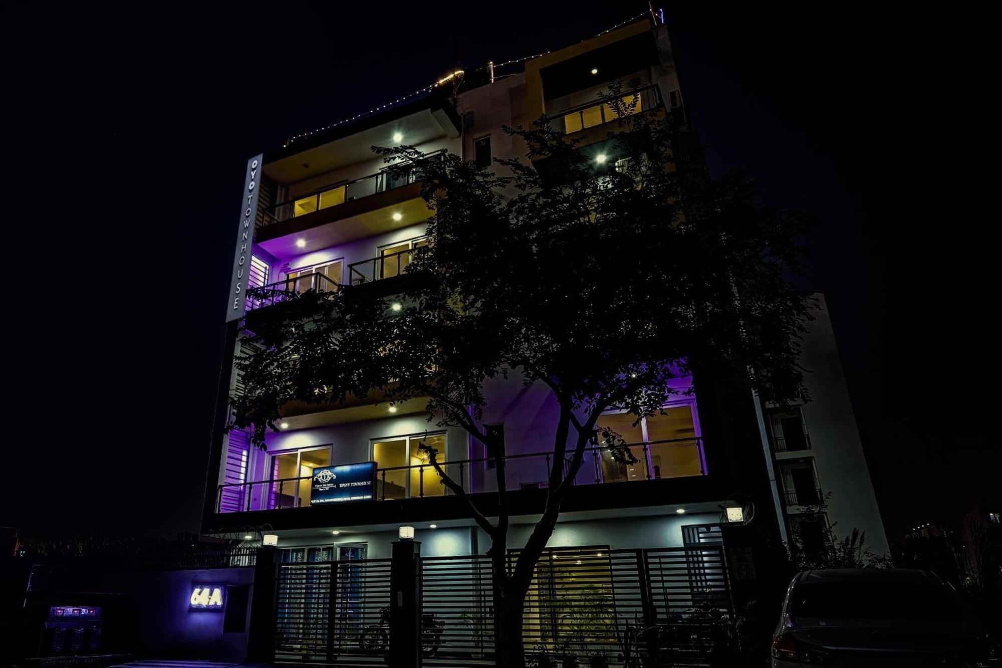Super Townhouse Tipsyy Near Bestech Central Square Mall คูร์เคาน์ ภายนอก รูปภาพ