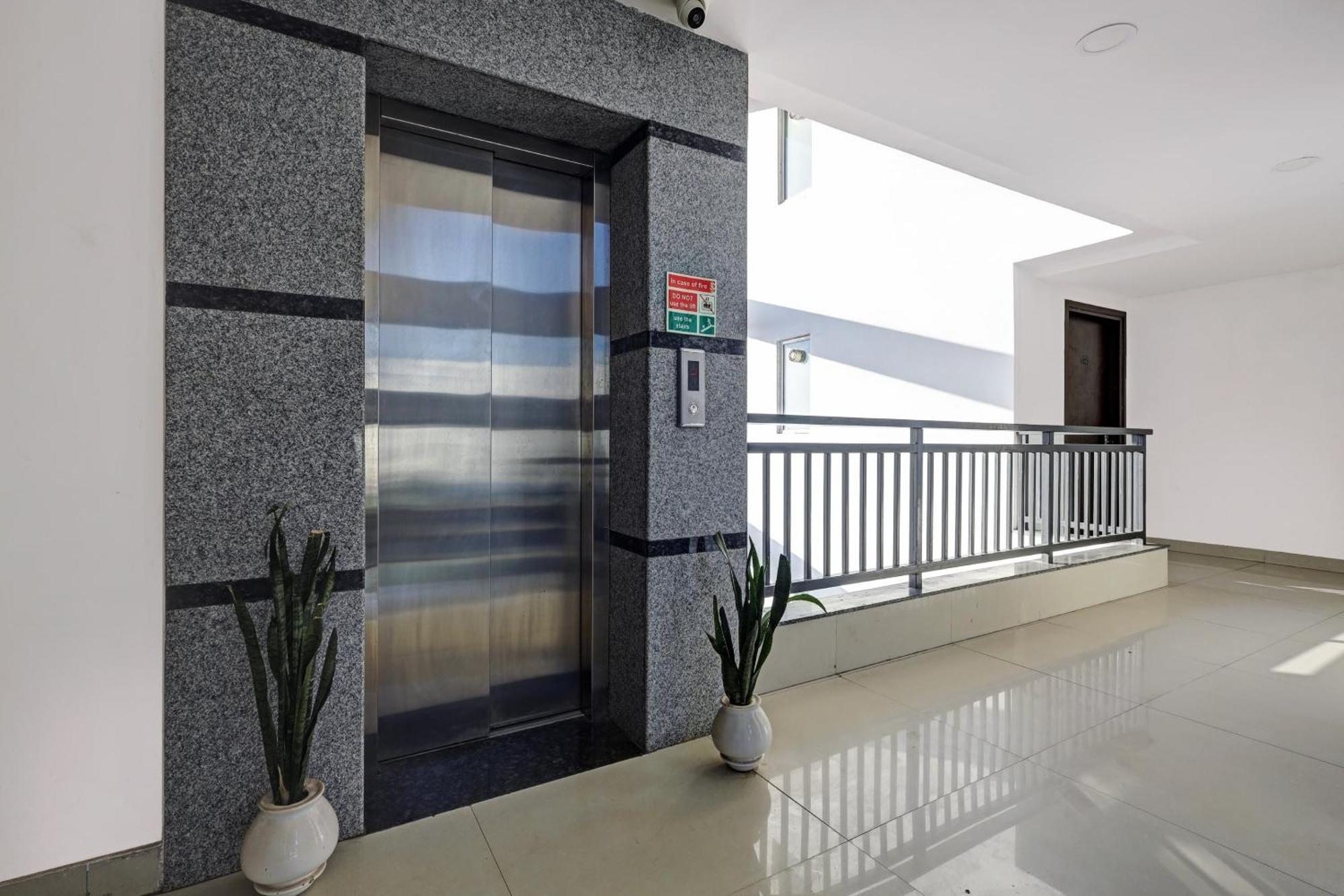 Super Townhouse Tipsyy Near Bestech Central Square Mall คูร์เคาน์ ภายนอก รูปภาพ