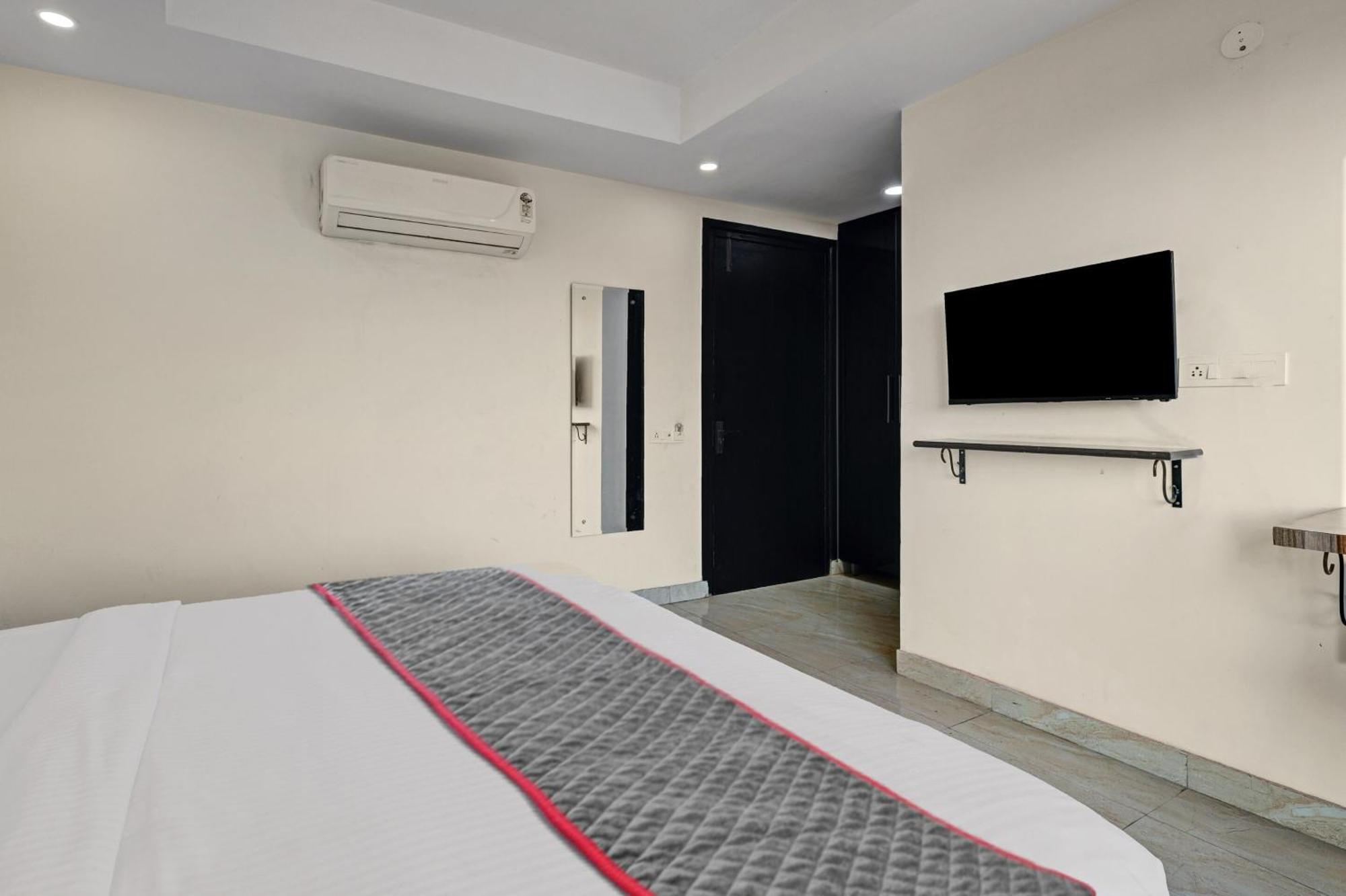 Super Townhouse Tipsyy Near Bestech Central Square Mall คูร์เคาน์ ภายนอก รูปภาพ