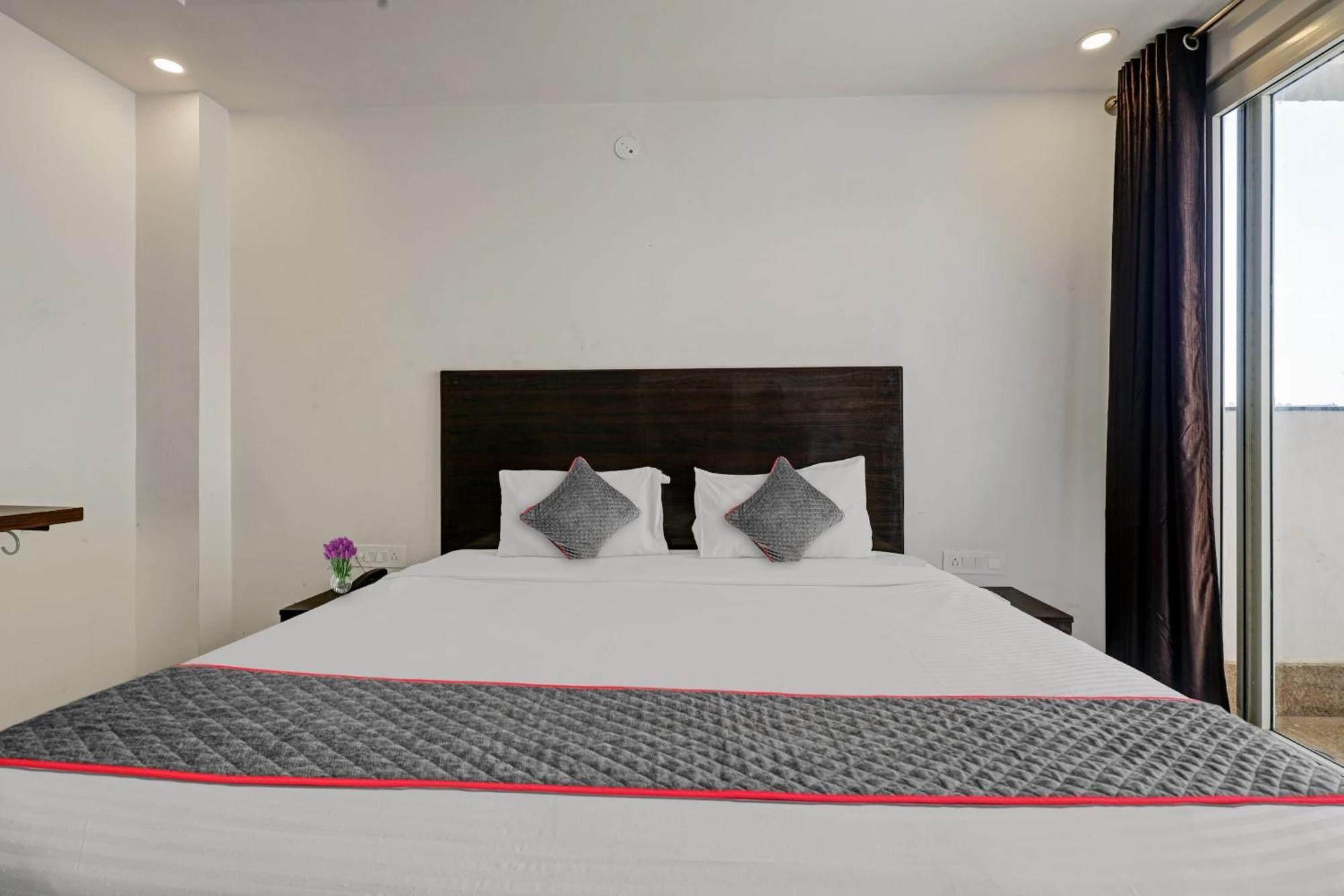 Super Townhouse Tipsyy Near Bestech Central Square Mall คูร์เคาน์ ภายนอก รูปภาพ