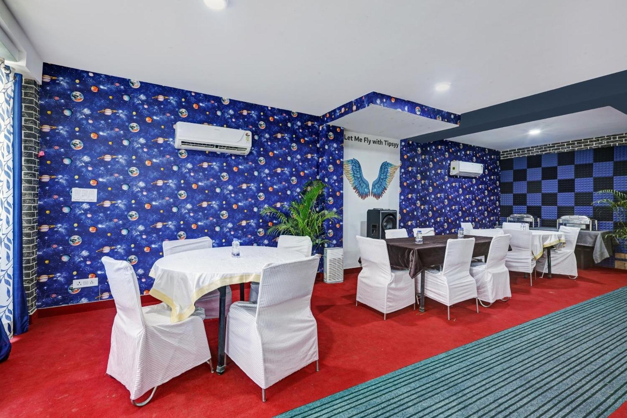 Super Townhouse Tipsyy Near Bestech Central Square Mall คูร์เคาน์ ภายนอก รูปภาพ