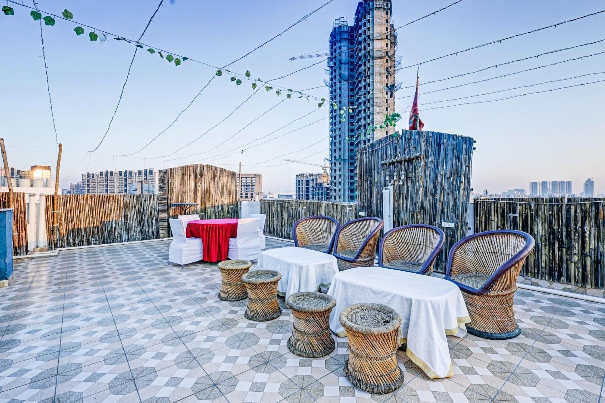 Super Townhouse Tipsyy Near Bestech Central Square Mall คูร์เคาน์ ภายนอก รูปภาพ